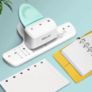 Perforatrice classeur A4 A5 blanche perçant les trous d'une recharge à anneaux