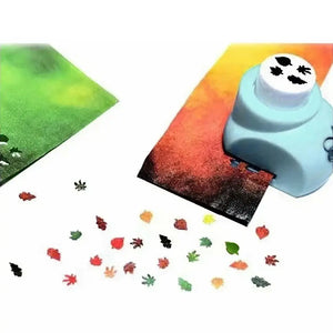 Feuille d'automne nette réalisée à la perforatrice pour une carte