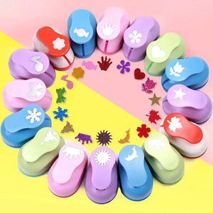 Perforatrice mini motifs violette et petits motifs en papier découpés