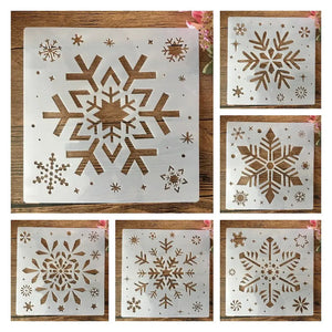 Pochoir flocon de neige lot 6 planches motifs étoilés variés, fond bois clair fleurs en accent