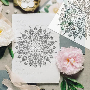 Pochoir Gyroscope motif gris sur carte de vœux artisanale