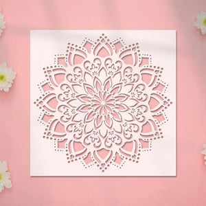 Pochoir Mandala Fleur vue détaillée du motif floral découpé