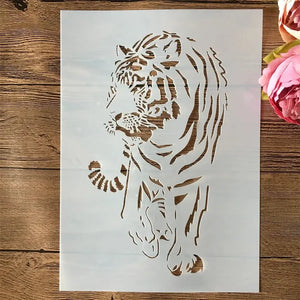 Pochoir tigre rugissant en marche, silhouette féline détaillée rayures profil ajouré bois