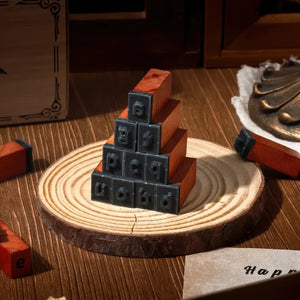 Tampon alphabet scrapbooking, tuiles de tampons lettres empilées en pyramide