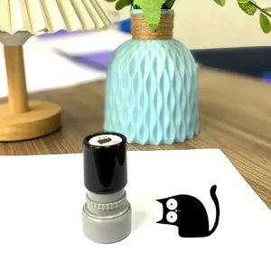 Tampon encreur scrapbooking, chat noir lové