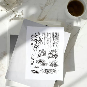 Empreintes du tampon Nuage et Pluie scrapbooking : pluie, gouttes et flaques sur papier blanc