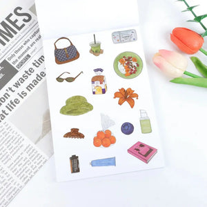 Page livre stickers style de vie coquette : sac, sérum, papaye, lunettes vintage, orchidée