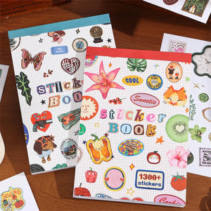 Livres stickers scrapbooking, couvertures bleue et rouge côte à côte, esthétique ado années 2000