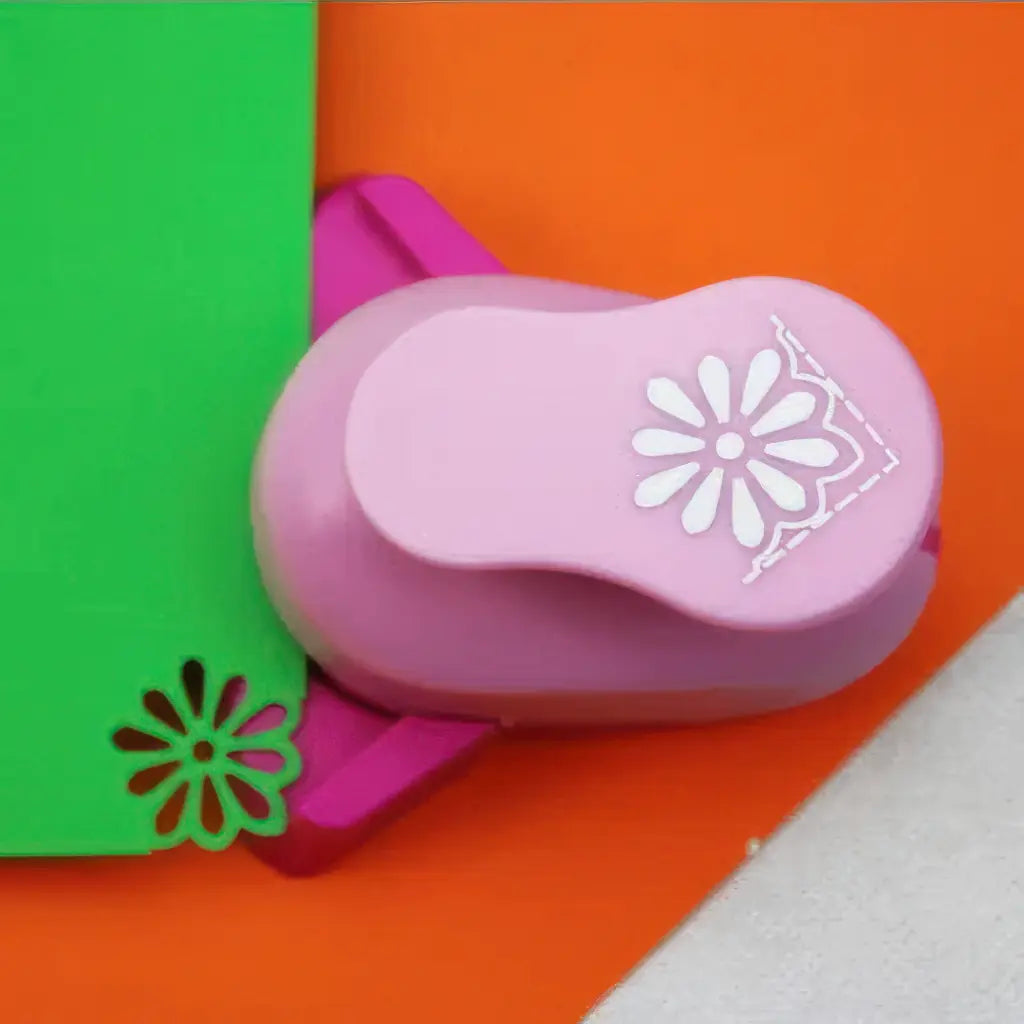 Angle de carte sublimé par une dentelle découpée