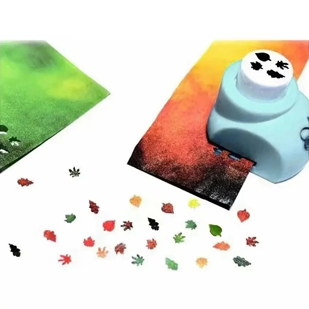 Feuille d'automne nette réalisée à la perforatrice pour une carte