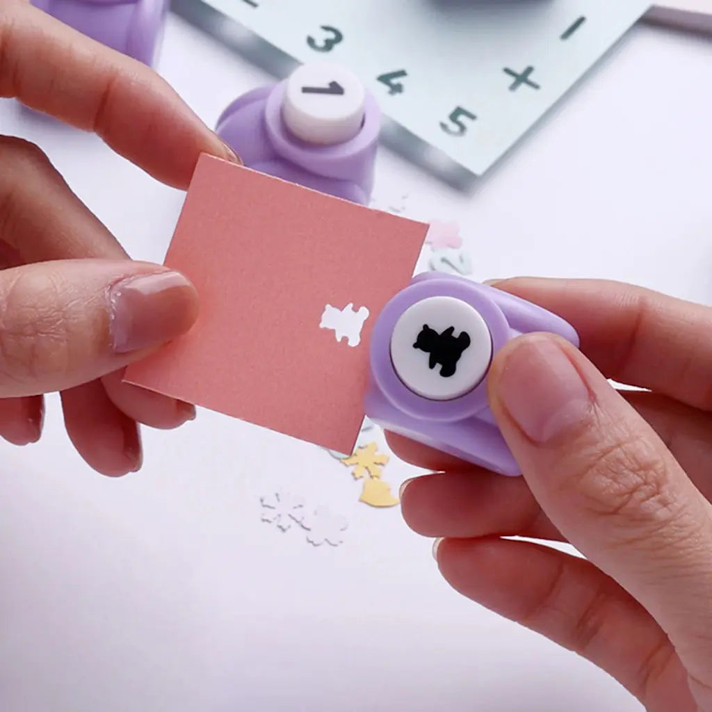 Mini perforatrices forme alignées avec leurs découpes variées