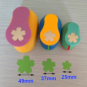 Bouquet de fleurs en papier composé à la perforatrice