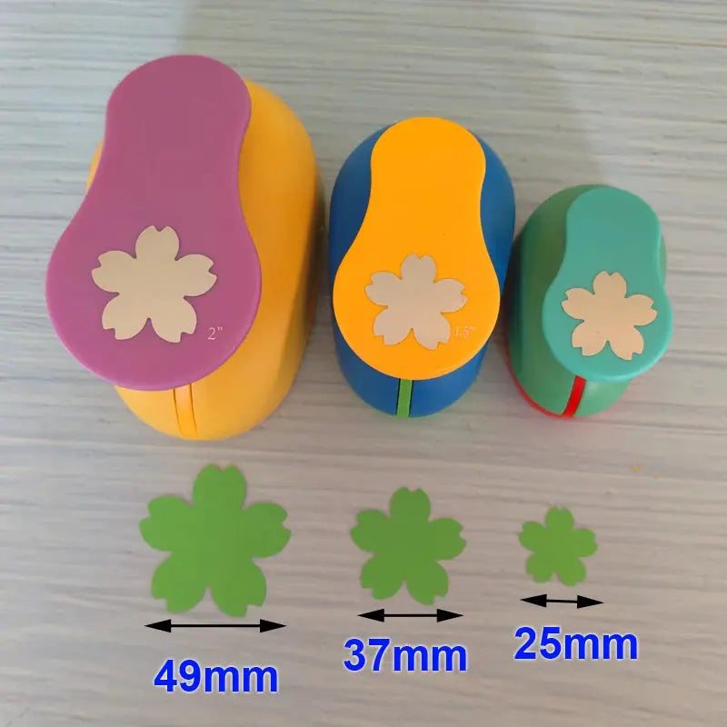 Bouquet de fleurs en papier composé à la perforatrice