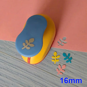 Feuillage découpé à la perforatrice de scrapbooking pour une carte