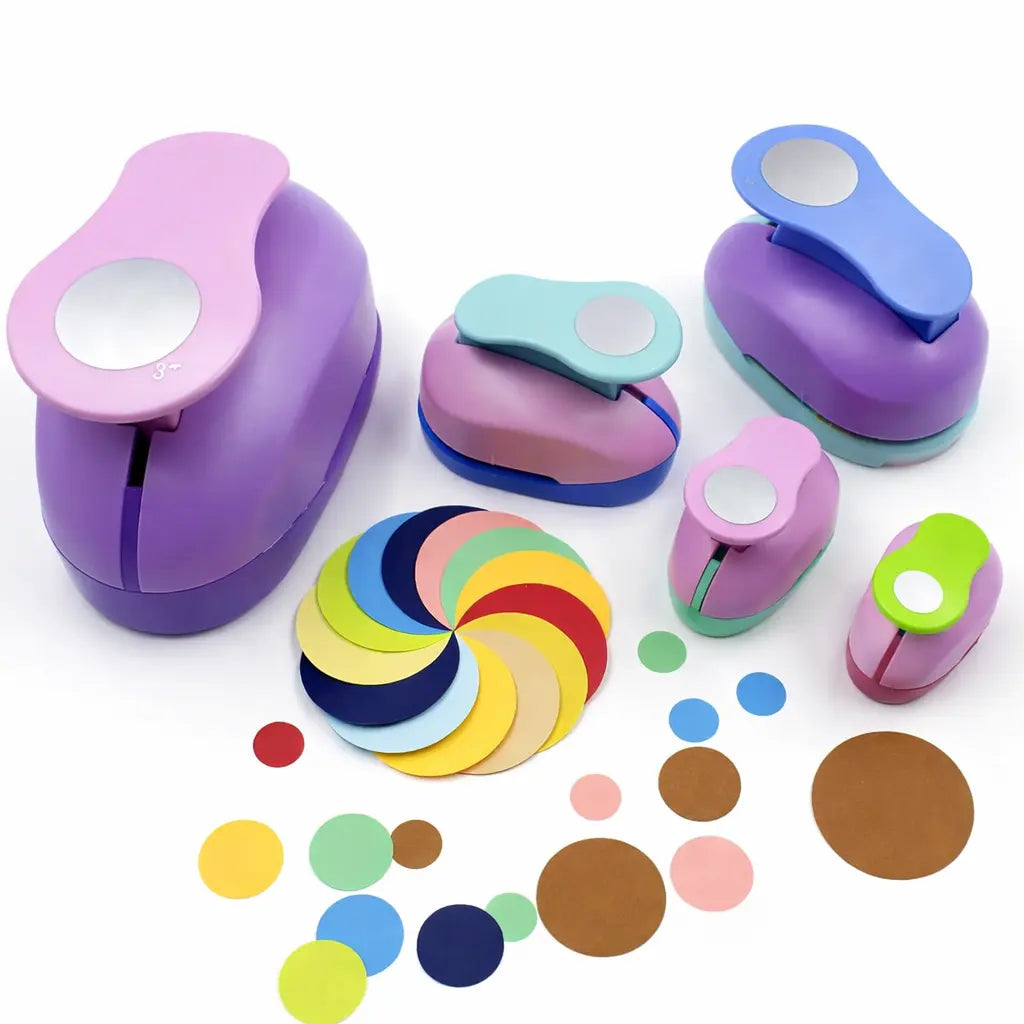 Perforatrices rondes de plusieurs tailles avec pastilles de papier découpées en cercle