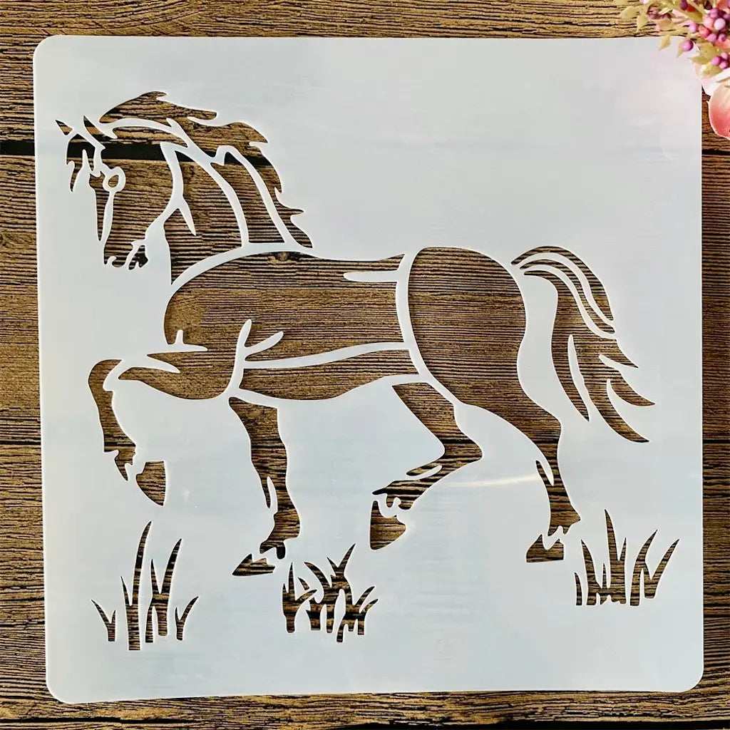 Pochoir animaux de la ferme cheval galopant crinière au vent, herbes en avant-plan ajouré