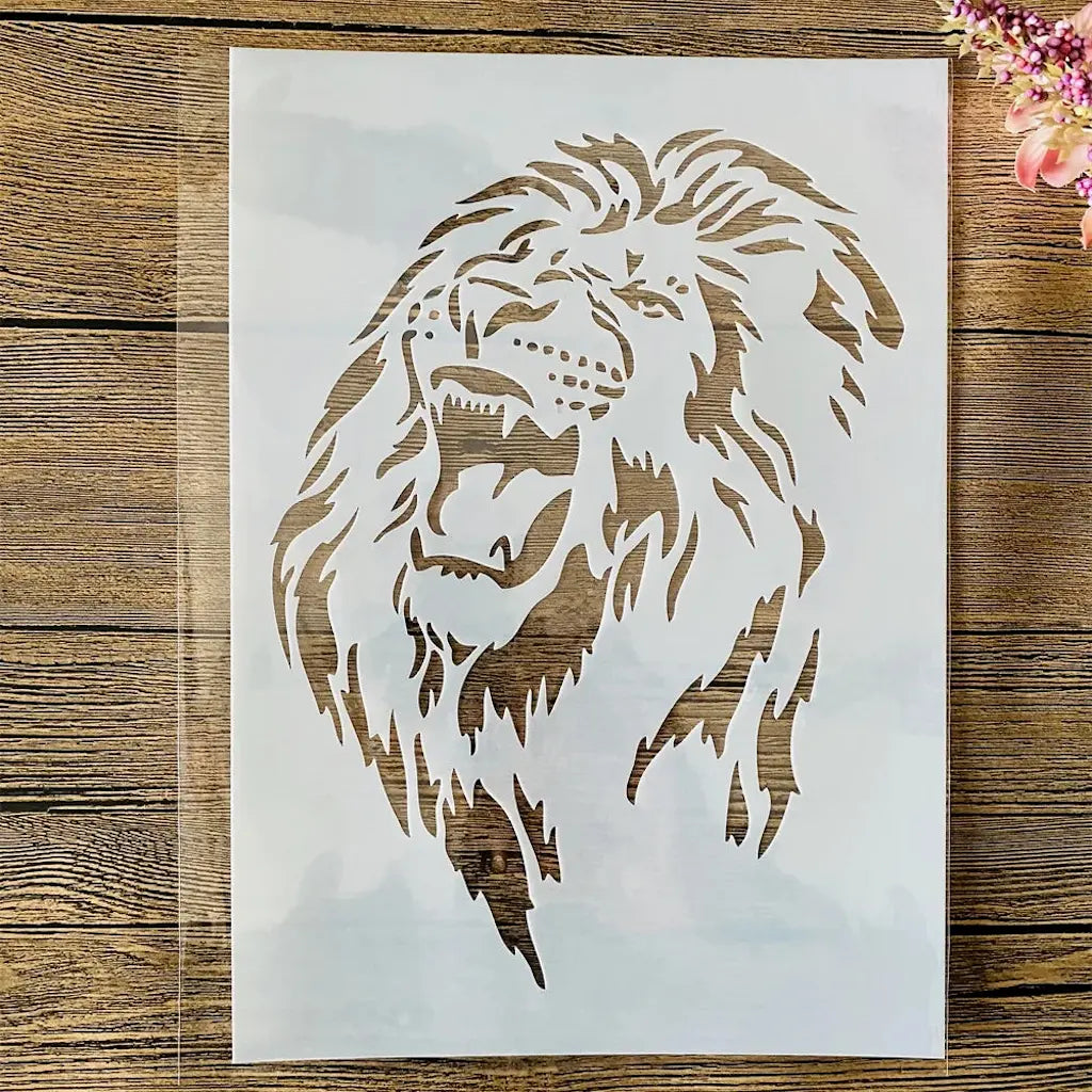 Pochoir animaux sauvages, motif lion rugissant détaillé en plastique blanc sur fond clair