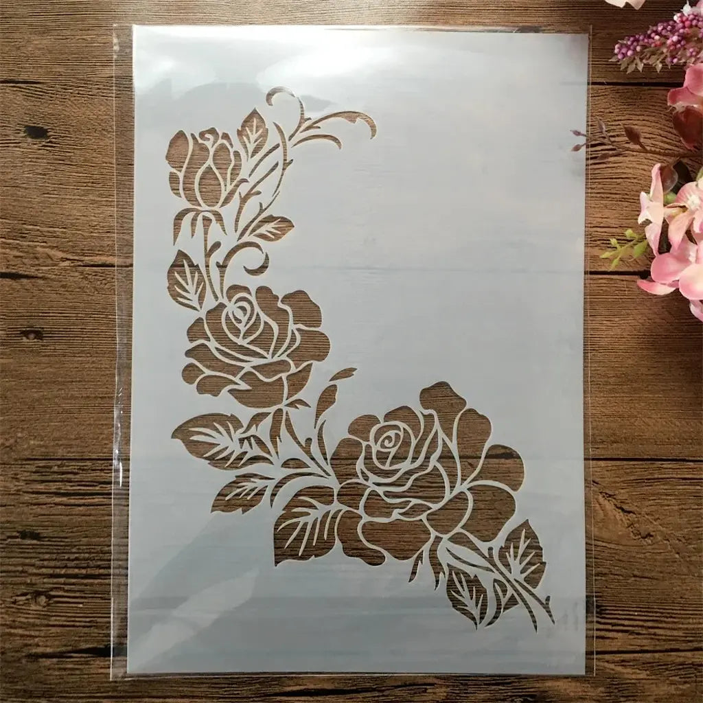 Pochoir branche de rose deux roses ouvertes et boutons en angle, feuillage stylisé ajouré