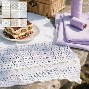 Pochoir Broderie sur nappe blanche multicolore