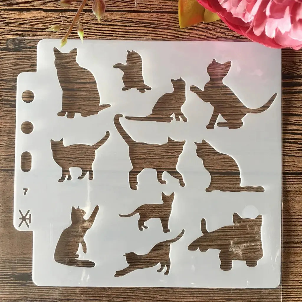 Planche pochoirs de dix silhouettes de chats en poses variées pour scrapbooking félin