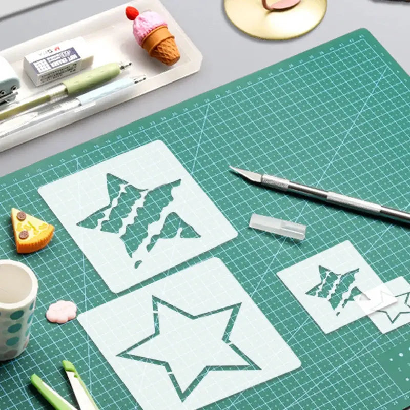 Pochoir Étoiles sur tapis de découpe avec outils créatifs
