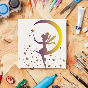 Pochoir fée peinte en dégradé violet jaune sur toile, silhouette ailée sur croissant lune