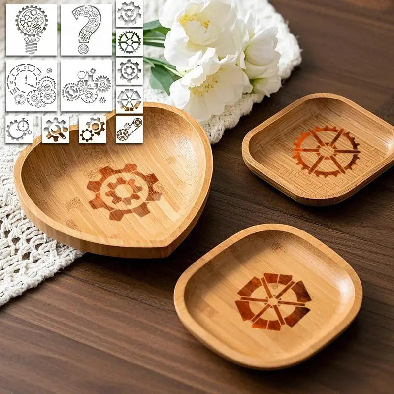 Pochoir Horloge engrenages bruns sur plateaux en bambou