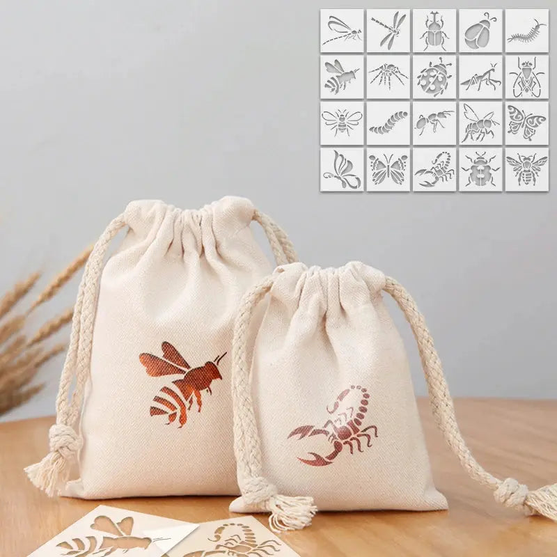 Pochoir insecte appliqué sur petits sacs coton, motif abeille et scorpion peints en orange