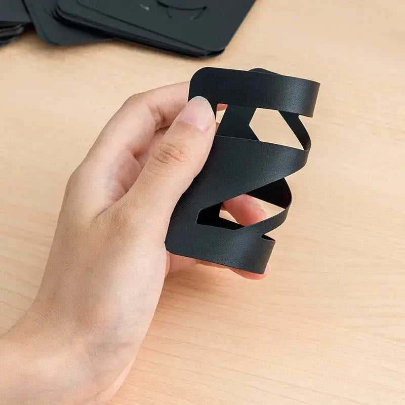 Pochoir lettre alphabet souple plié en main, lettre tridimensionnelle plastique noir