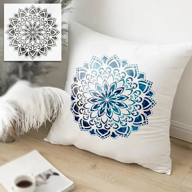 Pochoir Mandala Fleur en dégradé bleu sur housse de coussin