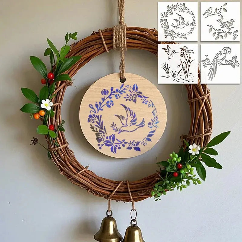 Pochoir Oiseau bleu sur médaillon en bois avec couronne
