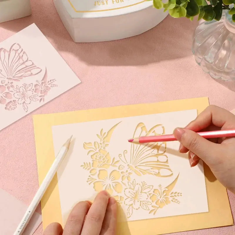 Pochoir Papillon Lune doré sur carte en papier kraft