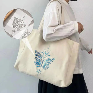 Pochoir Papillon Rose en bleu dégradé sur sac en toile