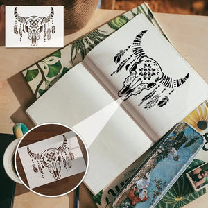 Pochoir Plume motif noir tamponné dans un carnet à spirale