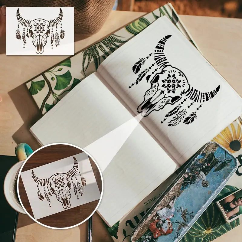 Pochoir Plume motif noir tamponné dans un carnet à spirale