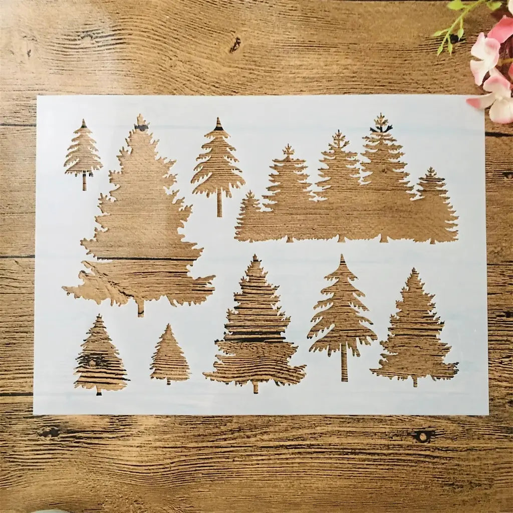 Pochoir sapin lot de huit conifères variés, hauteurs et formes différentes ajouré fond bois