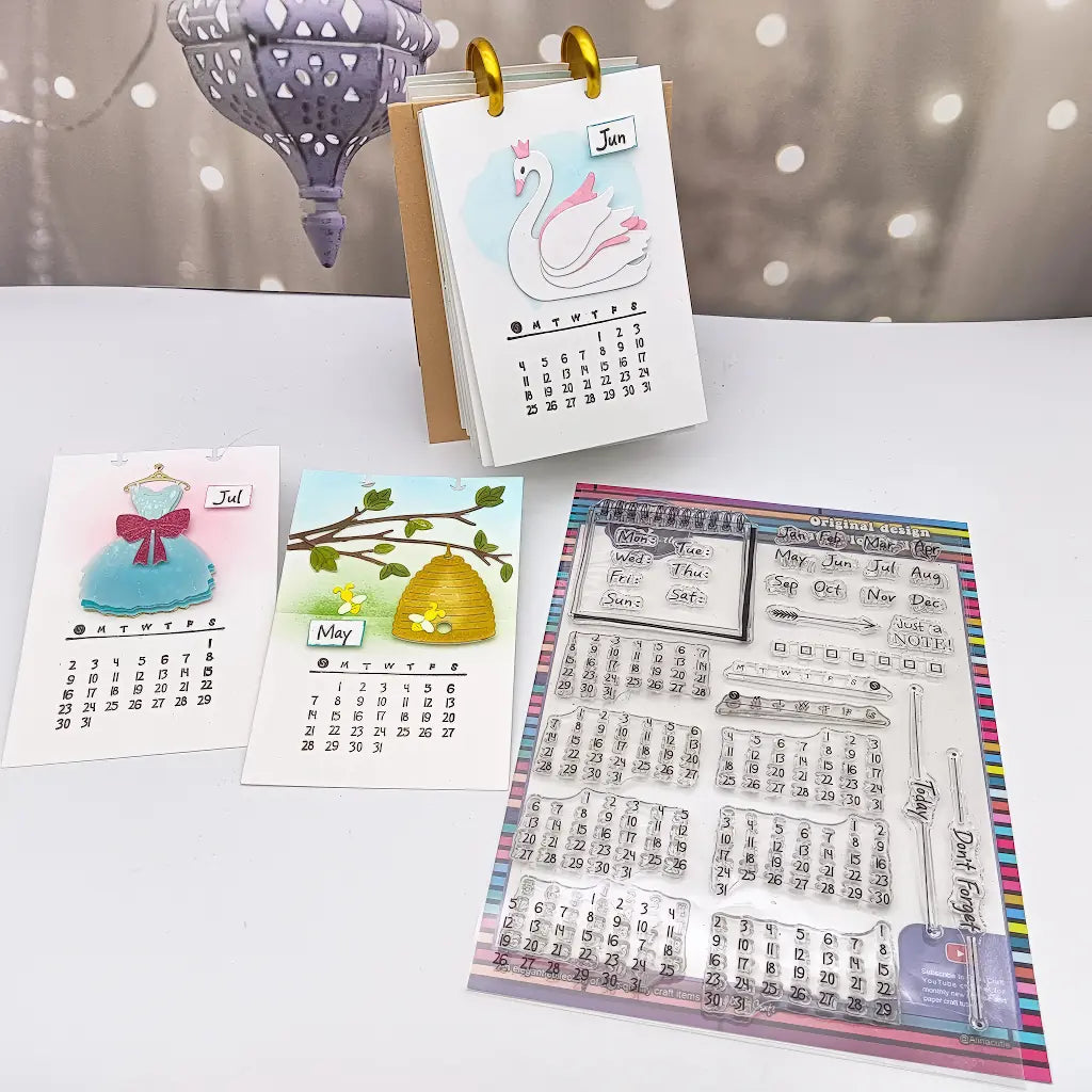 Tampon scrapbooking Calendrier Français, planche et calendriers mensuels imprimés sur cartes