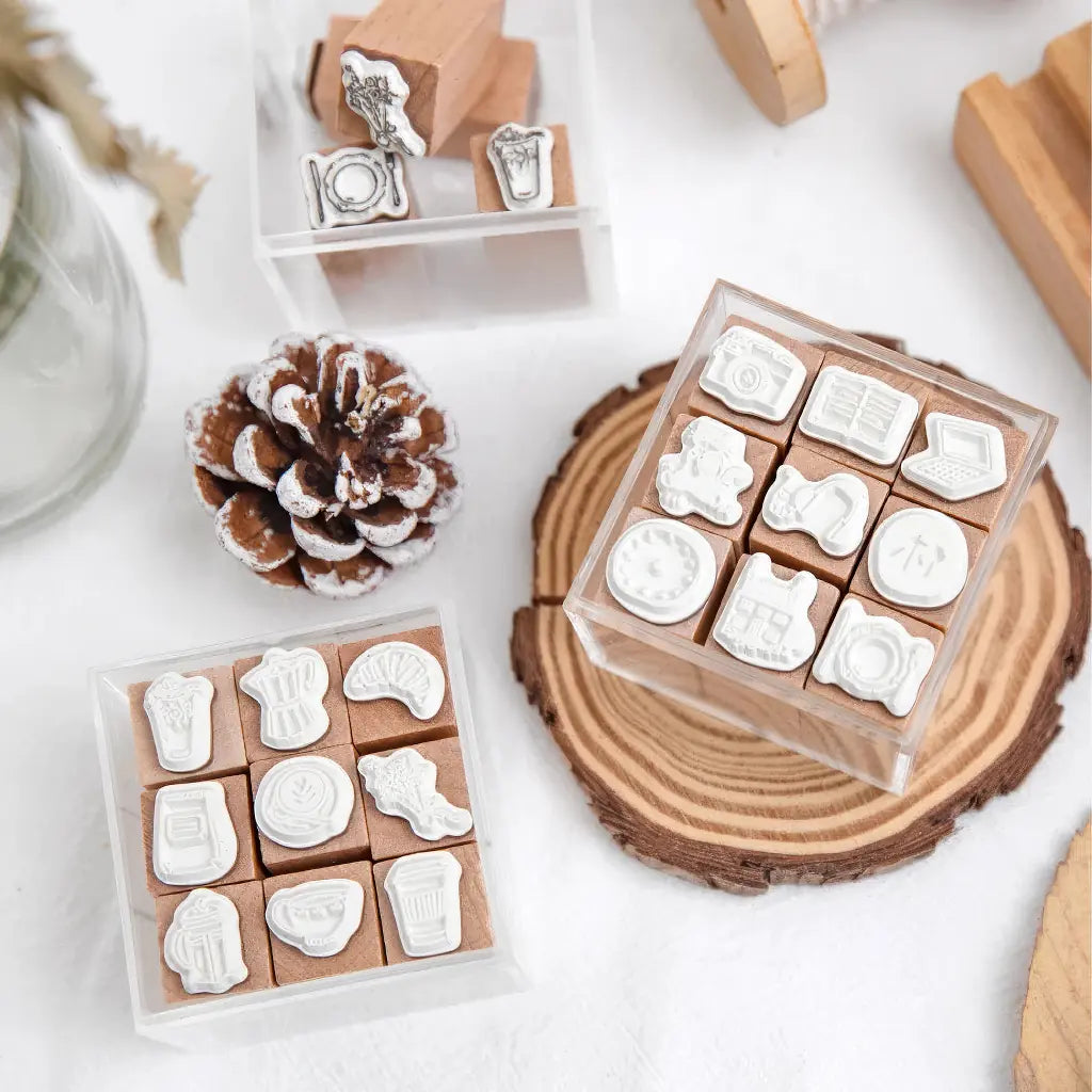 Coffret de tampons Cuisine scrapbooking en bois sur rondin, motifs café et gourmandises