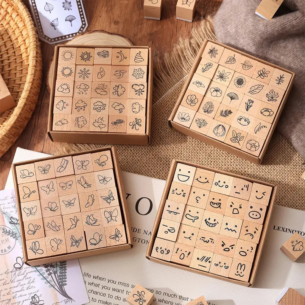 Tampon scrapbooking Heureux, les quatre coffrets de tampons en bois