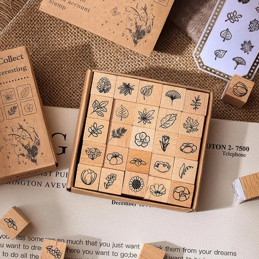 Tampon scrapbooking Heureux, coffret botanique en bois (feuilles et fleurs)