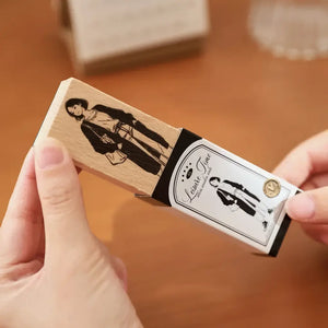 Tampons scrapbooking Personnages, tampon silhouette en bois tenu en main