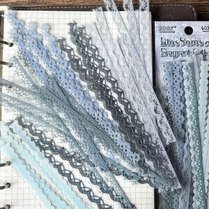 Détail des bordures de dentelle autocollantes effet couture pour scrapbooking